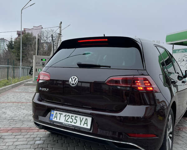Красный Фольксваген e-Golf, объемом двигателя 0 л и пробегом 125 тыс. км за 13800 $, фото 3 на Automoto.ua