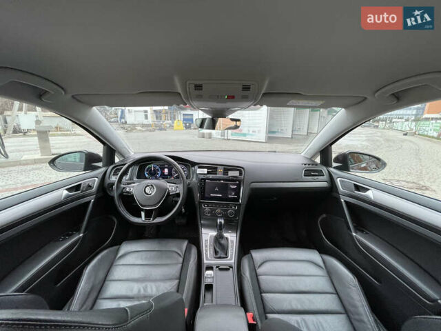 Красный Фольксваген e-Golf, объемом двигателя 0 л и пробегом 125 тыс. км за 13800 $, фото 21 на Automoto.ua