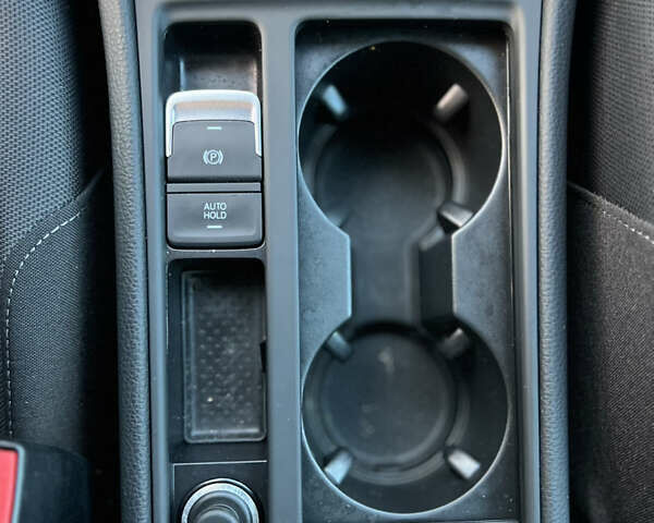 Красный Фольксваген e-Golf, объемом двигателя 0 л и пробегом 183 тыс. км за 11300 $, фото 19 на Automoto.ua