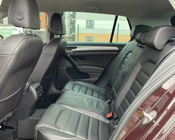 Красный Фольксваген e-Golf, объемом двигателя 0 л и пробегом 125 тыс. км за 13800 $, фото 20 на Automoto.ua