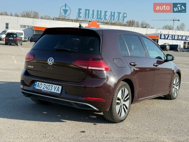 Красный Фольксваген e-Golf, объемом двигателя 0 л и пробегом 216 тыс. км за 11800 $, фото 6 на Automoto.ua