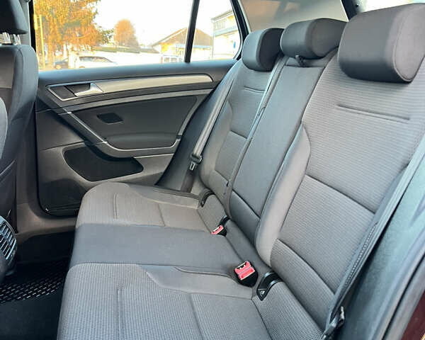 Красный Фольксваген e-Golf, объемом двигателя 0 л и пробегом 183 тыс. км за 11300 $, фото 15 на Automoto.ua