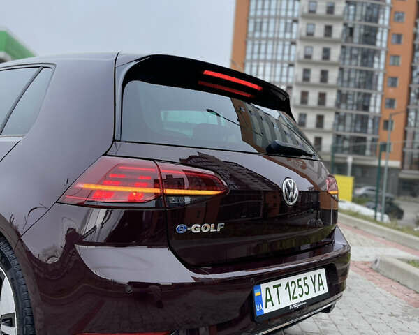 Красный Фольксваген e-Golf, объемом двигателя 0 л и пробегом 125 тыс. км за 13800 $, фото 2 на Automoto.ua