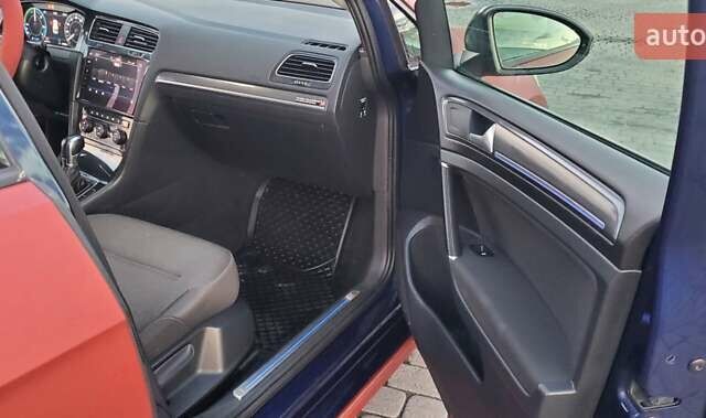 Красный Фольксваген e-Golf, объемом двигателя 0 л и пробегом 160 тыс. км за 11600 $, фото 22 на Automoto.ua