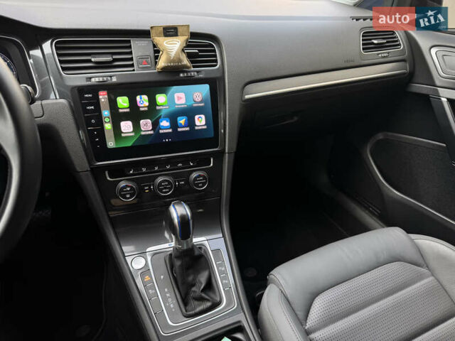 Красный Фольксваген e-Golf, объемом двигателя 0 л и пробегом 70 тыс. км за 18500 $, фото 11 на Automoto.ua