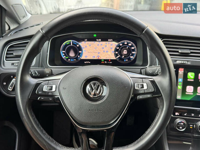 Красный Фольксваген e-Golf, объемом двигателя 0 л и пробегом 70 тыс. км за 18500 $, фото 10 на Automoto.ua