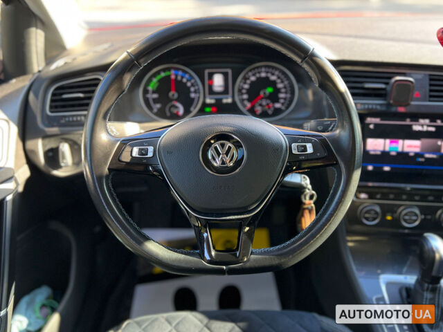 Красный Фольксваген e-Golf, объемом двигателя 36 л и пробегом 89 тыс. км за 14500 $, фото 13 на Automoto.ua