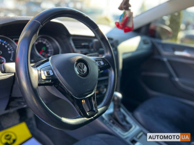 Красный Фольксваген e-Golf, объемом двигателя 36 л и пробегом 89 тыс. км за 14500 $, фото 16 на Automoto.ua