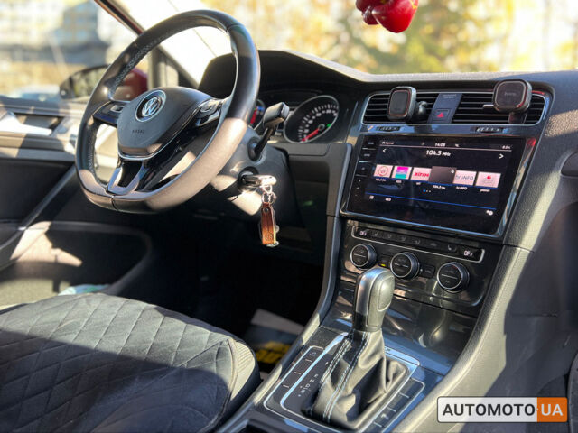 Красный Фольксваген e-Golf, объемом двигателя 36 л и пробегом 89 тыс. км за 14500 $, фото 9 на Automoto.ua