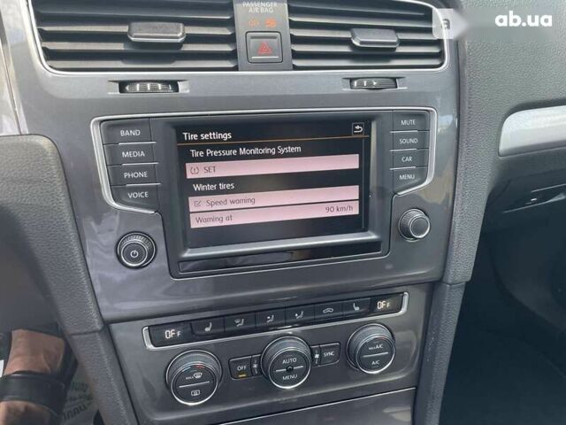 Фольксваген e-Golf, объемом двигателя 0 л и пробегом 55 тыс. км за 12500 $, фото 22 на Automoto.ua