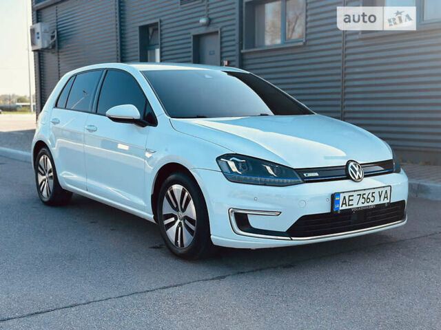 Фольксваген e-Golf, объемом двигателя 0 л и пробегом 135 тыс. км за 10999 $, фото 10 на Automoto.ua