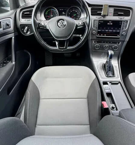 Фольксваген e-Golf, объемом двигателя 0 л и пробегом 141 тыс. км за 8999 $, фото 9 на Automoto.ua