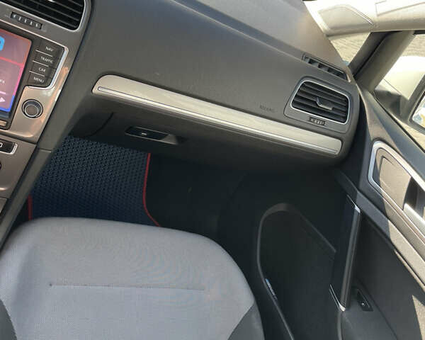 Фольксваген e-Golf, объемом двигателя 0 л и пробегом 110 тыс. км за 10800 $, фото 12 на Automoto.ua