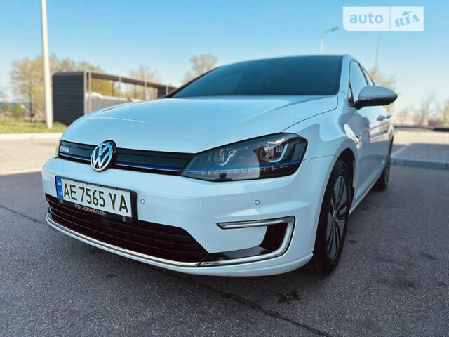 Фольксваген e-Golf, объемом двигателя 0 л и пробегом 135 тыс. км за 10999 $, фото 1 на Automoto.ua