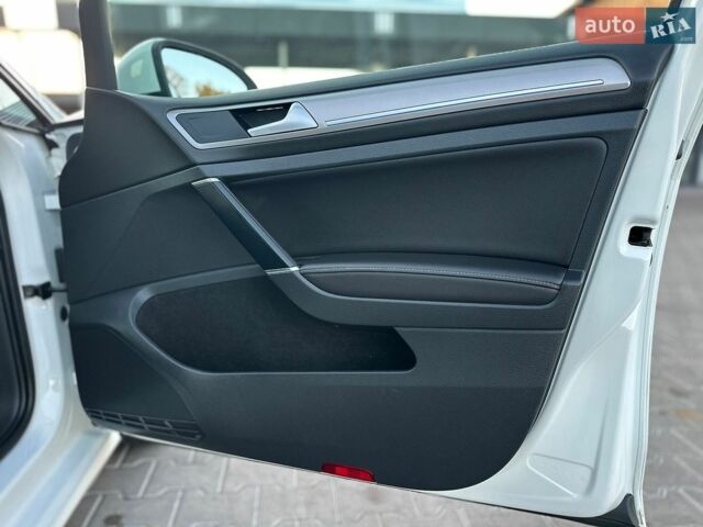 Фольксваген e-Golf, объемом двигателя 0 л и пробегом 156 тыс. км за 7950 $, фото 101 на Automoto.ua