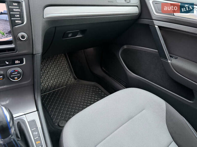 Фольксваген e-Golf, объемом двигателя 0 л и пробегом 110 тыс. км за 8990 $, фото 81 на Automoto.ua