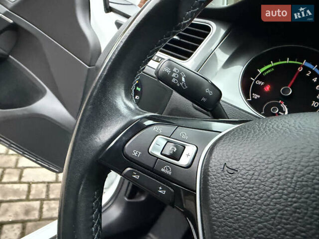Фольксваген e-Golf, объемом двигателя 0 л и пробегом 110 тыс. км за 8990 $, фото 39 на Automoto.ua