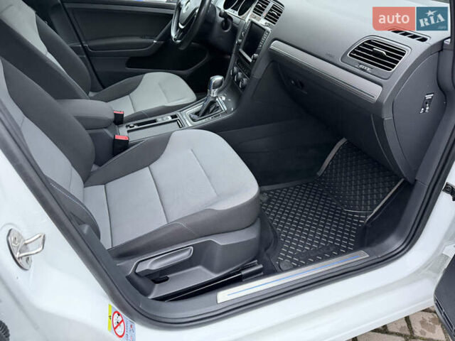 Фольксваген e-Golf, объемом двигателя 0 л и пробегом 110 тыс. км за 8990 $, фото 50 на Automoto.ua