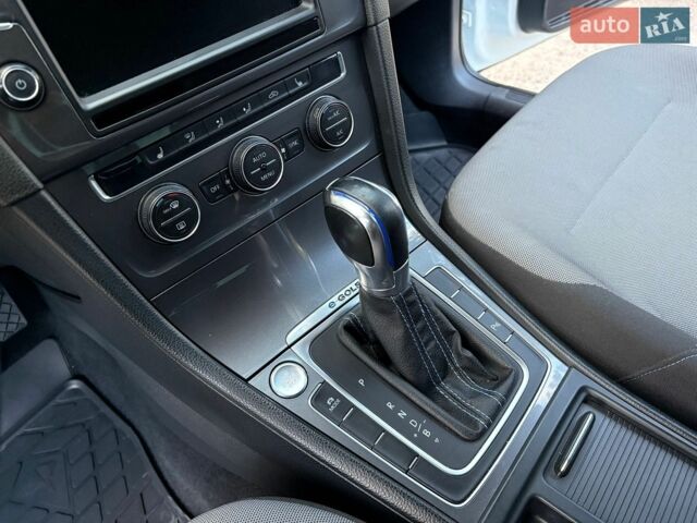 Фольксваген e-Golf, объемом двигателя 0 л и пробегом 104 тыс. км за 8199 $, фото 16 на Automoto.ua