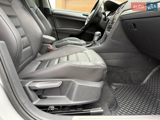 Фольксваген e-Golf, объемом двигателя 0 л и пробегом 92 тыс. км за 9450 $, фото 62 на Automoto.ua