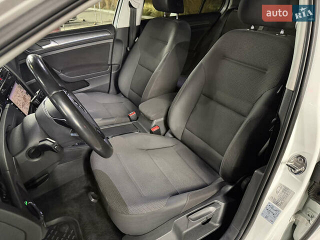 Фольксваген e-Golf, объемом двигателя 0 л и пробегом 137 тыс. км за 11500 $, фото 46 на Automoto.ua