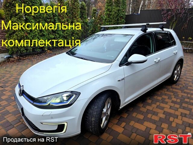 Фольксваген e-Golf, объемом двигателя 100 л и пробегом 138 тыс. км за 12290 $, фото 1 на Automoto.ua