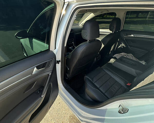 Фольксваген e-Golf, объемом двигателя 0 л и пробегом 110 тыс. км за 14000 $, фото 10 на Automoto.ua