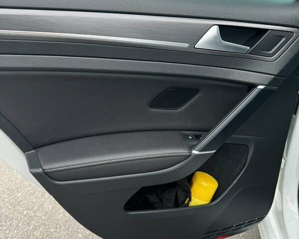 Фольксваген e-Golf, объемом двигателя 0 л и пробегом 63 тыс. км за 18200 $, фото 16 на Automoto.ua