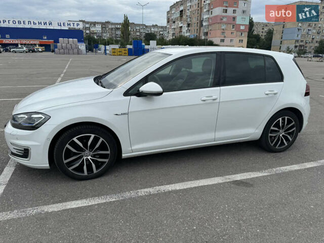 Фольксваген e-Golf, объемом двигателя 0 л и пробегом 63 тыс. км за 18200 $, фото 2 на Automoto.ua