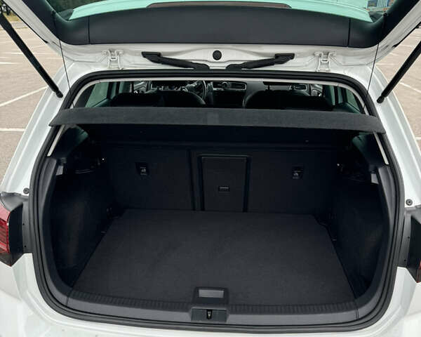 Фольксваген e-Golf, объемом двигателя 0 л и пробегом 63 тыс. км за 18200 $, фото 17 на Automoto.ua