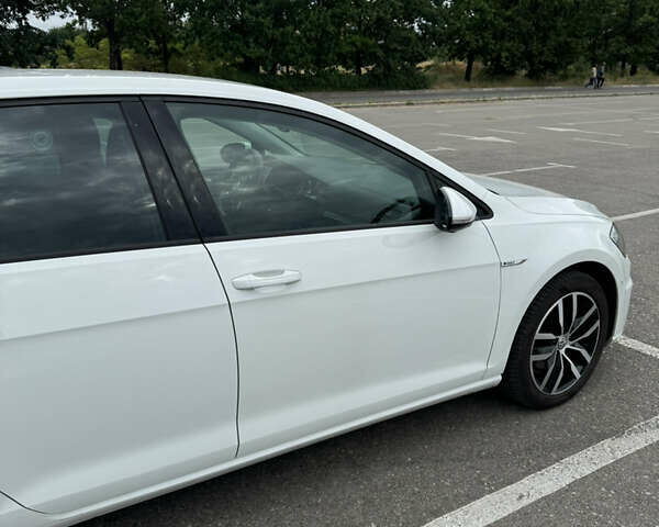 Фольксваген e-Golf, объемом двигателя 0 л и пробегом 63 тыс. км за 18200 $, фото 4 на Automoto.ua