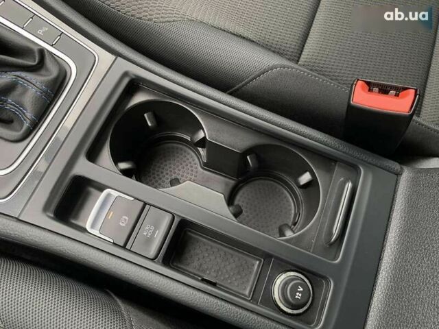 Фольксваген e-Golf, объемом двигателя 0 л и пробегом 32 тыс. км за 14400 $, фото 25 на Automoto.ua