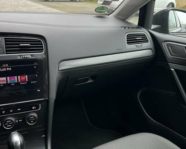 Фольксваген e-Golf, объемом двигателя 0 л и пробегом 49 тыс. км за 14600 $, фото 24 на Automoto.ua