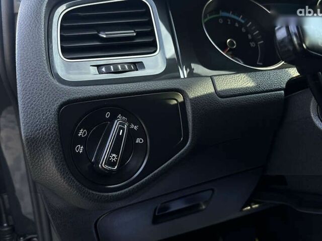 Фольксваген e-Golf, объемом двигателя 0 л и пробегом 77 тыс. км за 14200 $, фото 17 на Automoto.ua