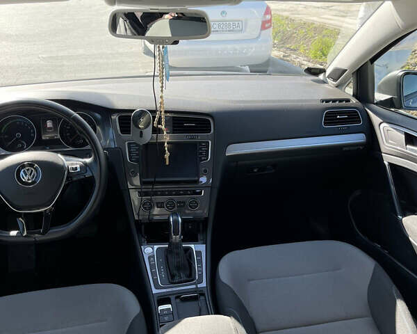 Серый Фольксваген e-Golf, объемом двигателя 0 л и пробегом 104 тыс. км за 9500 $, фото 12 на Automoto.ua