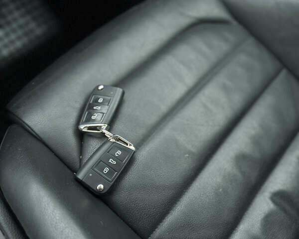 Серый Фольксваген e-Golf, объемом двигателя 0 л и пробегом 163 тыс. км за 8600 $, фото 10 на Automoto.ua