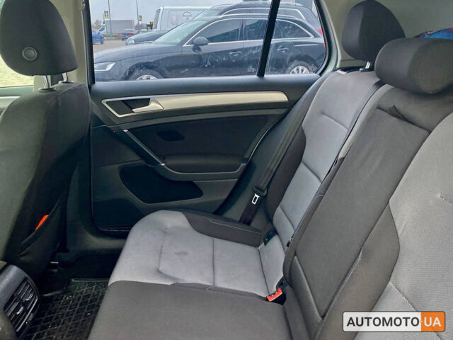 Серый Фольксваген e-Golf, объемом двигателя 24 л и пробегом 97 тыс. км за 14500 $, фото 19 на Automoto.ua