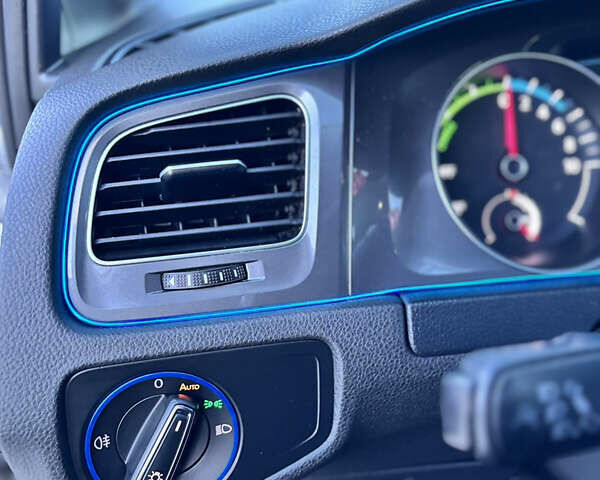 Серый Фольксваген e-Golf, объемом двигателя 0 л и пробегом 161 тыс. км за 8499 $, фото 33 на Automoto.ua