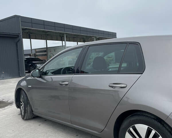 Серый Фольксваген e-Golf, объемом двигателя 0 л и пробегом 195 тыс. км за 7699 $, фото 13 на Automoto.ua
