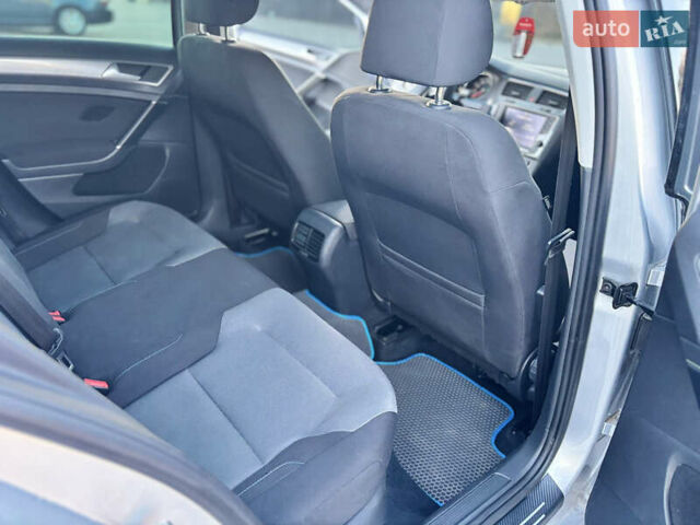 Серый Фольксваген e-Golf, объемом двигателя 0 л и пробегом 162 тыс. км за 8499 $, фото 56 на Automoto.ua