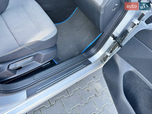 Серый Фольксваген e-Golf, объемом двигателя 0 л и пробегом 162 тыс. км за 8499 $, фото 50 на Automoto.ua