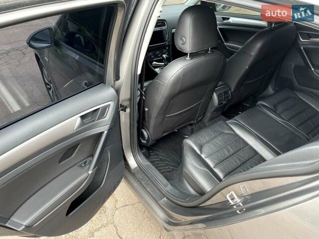 Серый Фольксваген e-Golf, объемом двигателя 0 л и пробегом 122 тыс. км за 10000 $, фото 32 на Automoto.ua