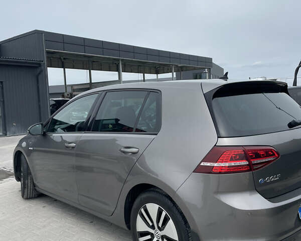 Серый Фольксваген e-Golf, объемом двигателя 0 л и пробегом 195 тыс. км за 7699 $, фото 12 на Automoto.ua