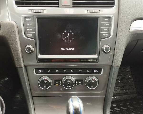 Серый Фольксваген e-Golf, объемом двигателя 0 л и пробегом 130 тыс. км за 8800 $, фото 16 на Automoto.ua