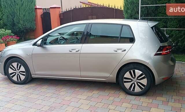 Серый Фольксваген e-Golf, объемом двигателя 0 л и пробегом 116 тыс. км за 9300 $, фото 7 на Automoto.ua