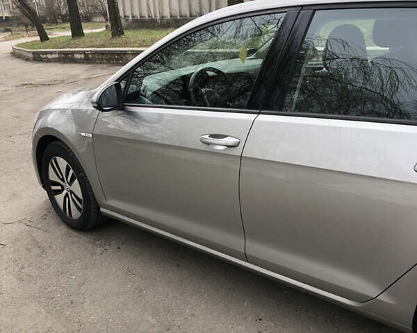 Сірий Фольксваген e-Golf, об'ємом двигуна 0 л та пробігом 82 тис. км за 10900 $, фото 10 на Automoto.ua