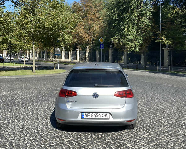 Серый Фольксваген e-Golf, объемом двигателя 0 л и пробегом 110 тыс. км за 9990 $, фото 3 на Automoto.ua