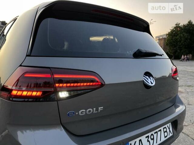 Серый Фольксваген e-Golf, объемом двигателя 0 л и пробегом 129 тыс. км за 13200 $, фото 13 на Automoto.ua