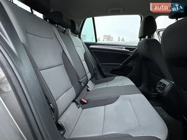 Серый Фольксваген e-Golf, объемом двигателя 0 л и пробегом 136 тыс. км за 8000 $, фото 7 на Automoto.ua