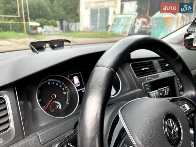 Серый Фольксваген e-Golf, объемом двигателя 0 л и пробегом 122 тыс. км за 10000 $, фото 12 на Automoto.ua